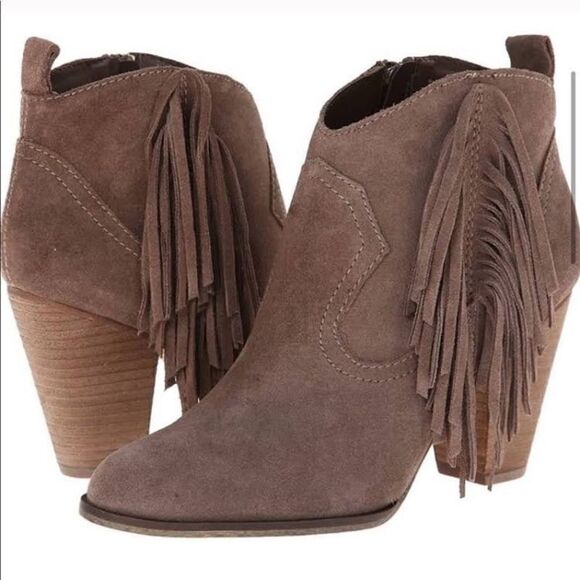 Steve Madden Cian Stacked Heel Leather Suede Taupe Tassel Western Poncho Bootie - Picture 2 of 11